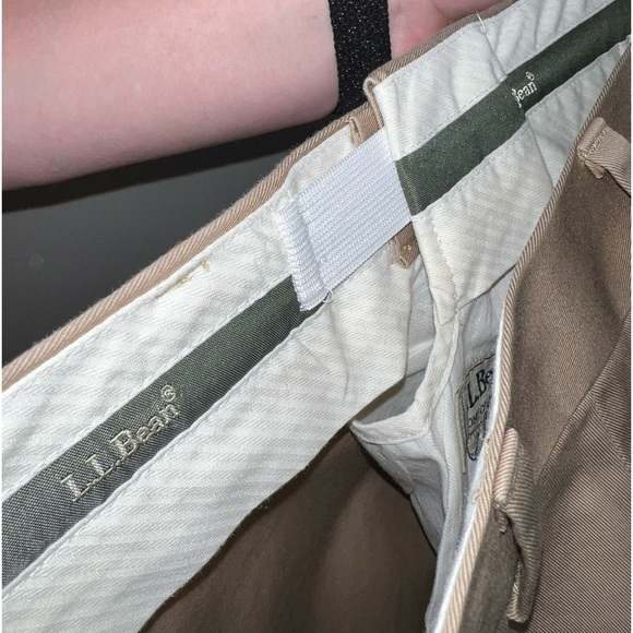 LL Bean Men's Double L Chinos, Natural Plain Front Comfort Waist Size 38 - Picture 3 of 4